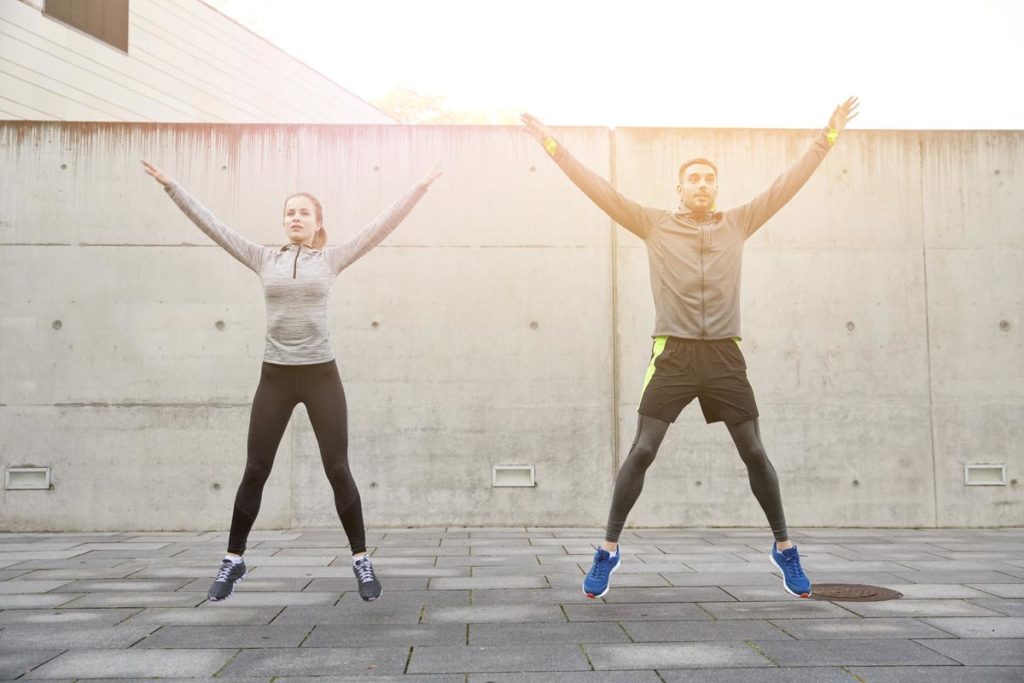 Jumping Jacks Übing im Freien