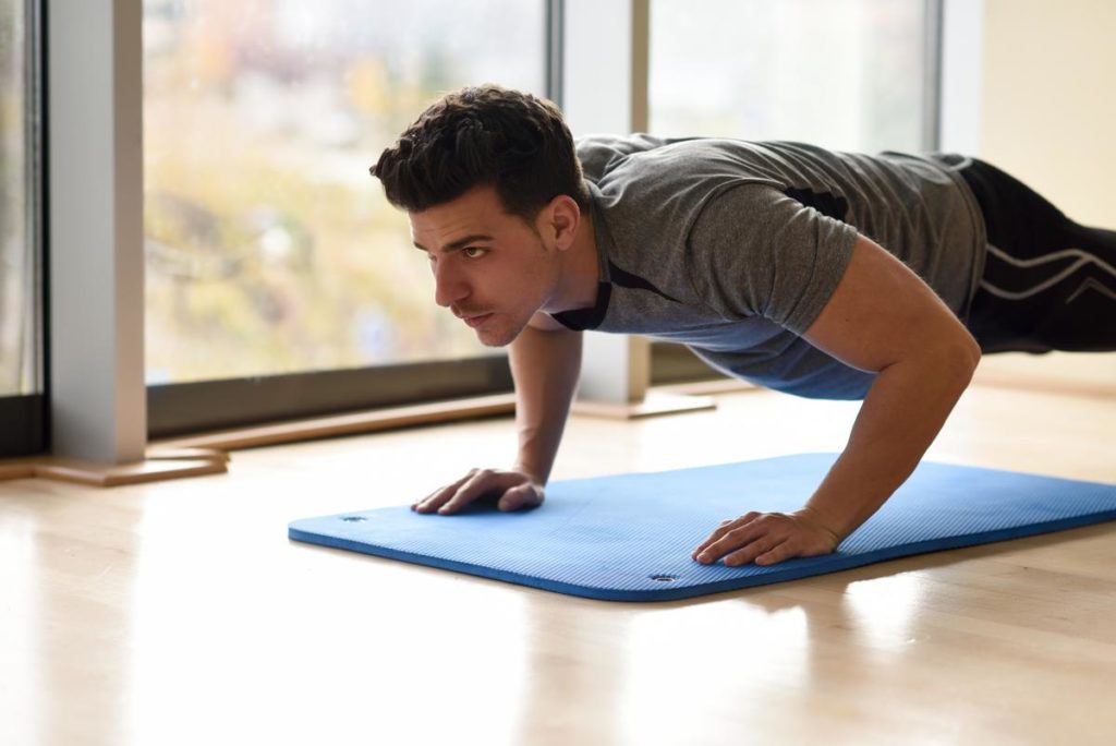 Liegestützen / Pushups auf Isomatte