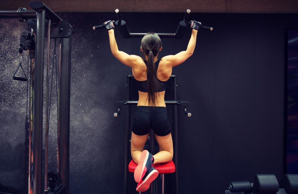 Rückentraining am Pullup Trainingsgerät